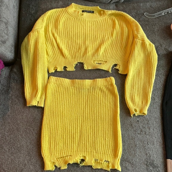 goodtime usa Dresses & Skirts - Goodtime USA 2 piece neon yellow knit skirt and crop sweater set  size small